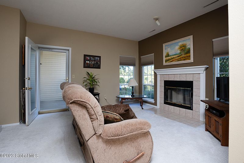 5th image of 812 Ridge Circle