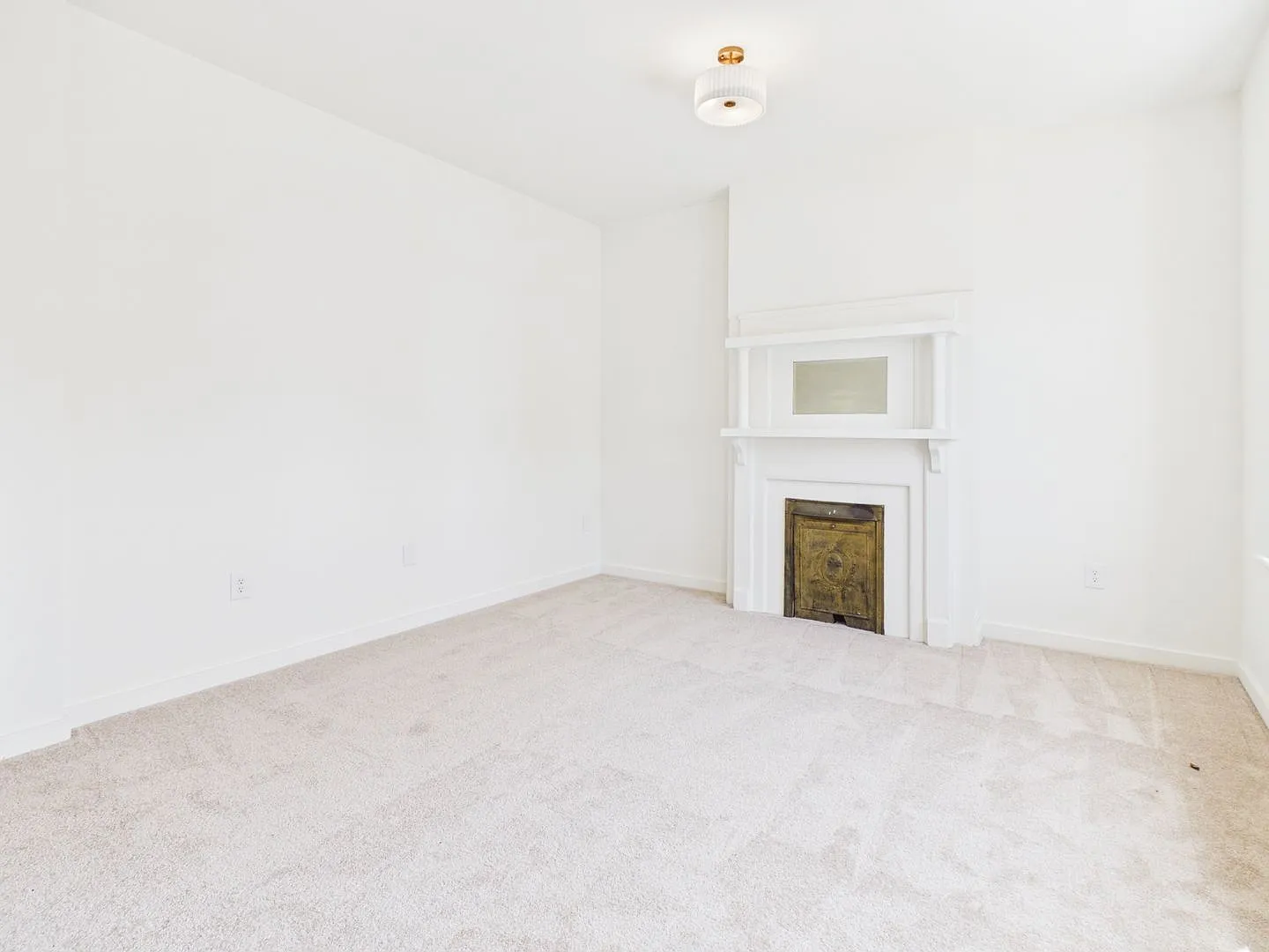 3 bed, 1.0 bath, 1275 sqft, $1,750 — Photo 2