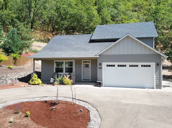 1699 NE Rocky Dr, Roseburg, OR 97470