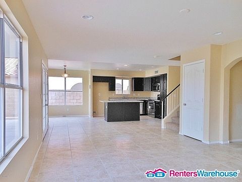 5th image of 1028 W Myrna Ln