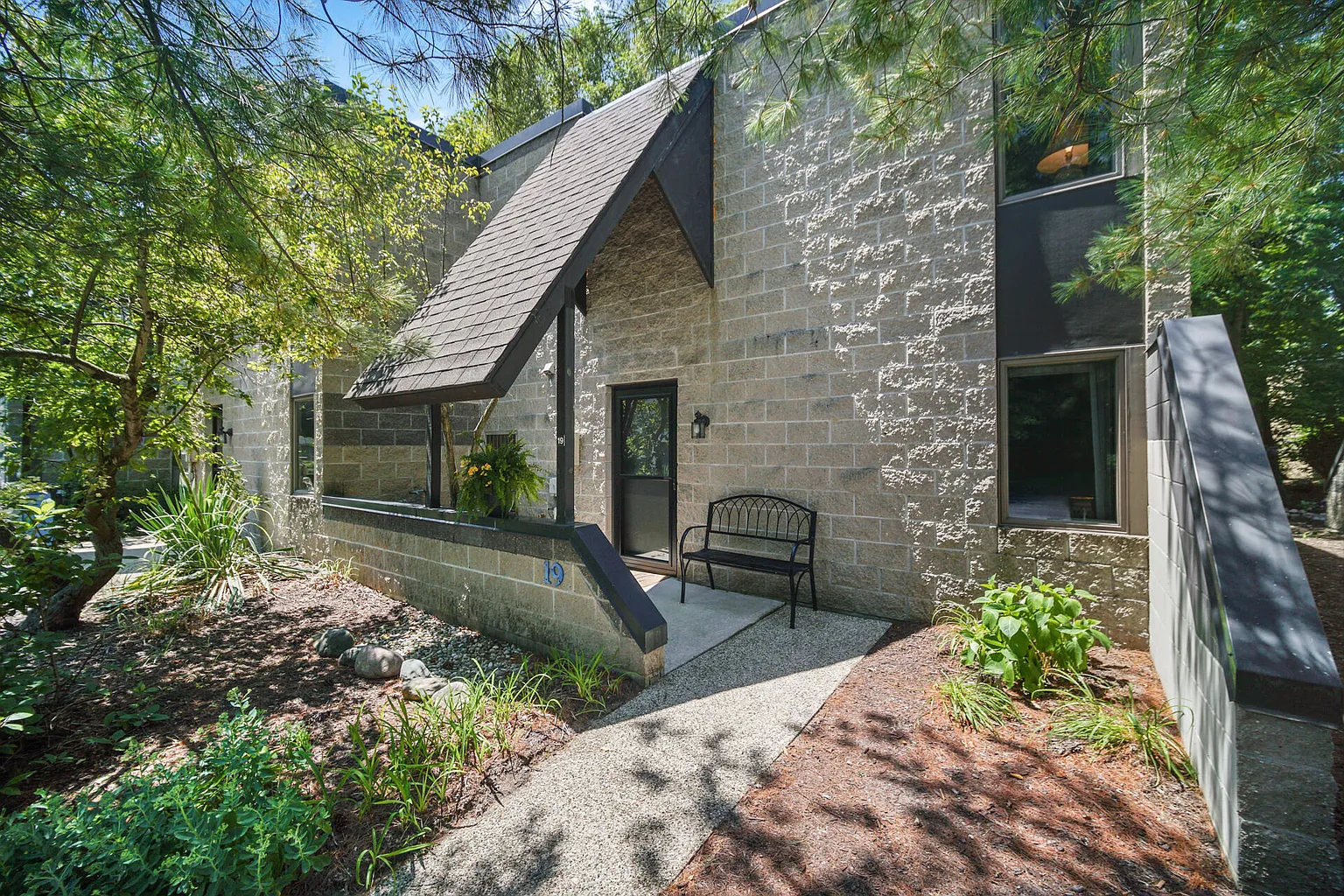 19 Karwick Glen Dr photo 1