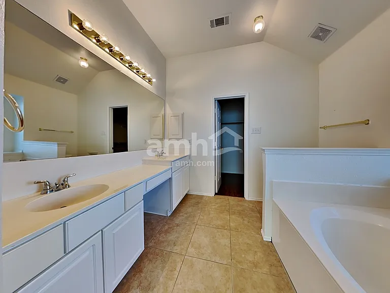 4820 Davy Crockett Trl — Photo 10