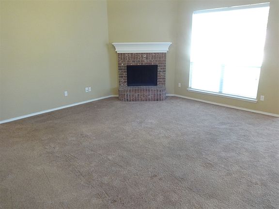 3rd image of 301 Old Spanish Ct
