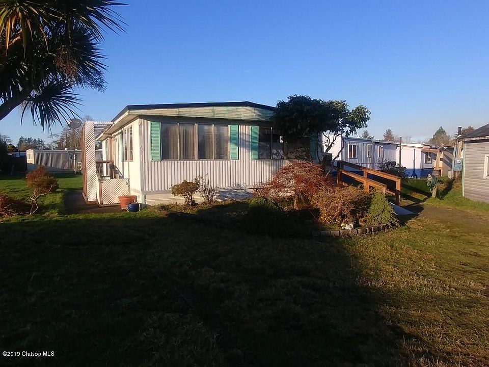 2nd image of 701 NW Warrenton Dr Unit 33