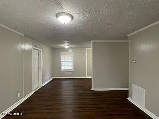 4th image of 2410 Dapleton Dr