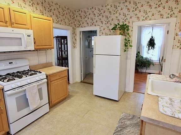 3rd image of 17 Snell St