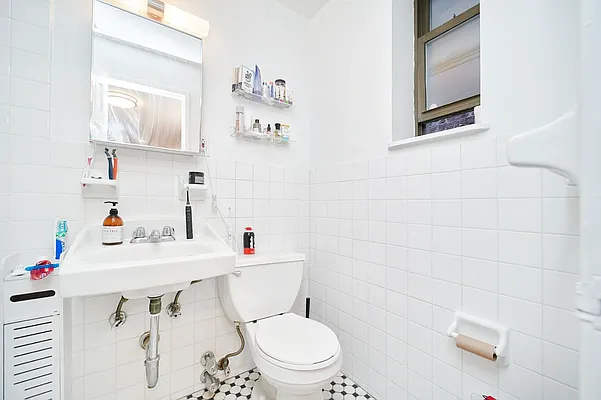Rented by Living New York | media 9