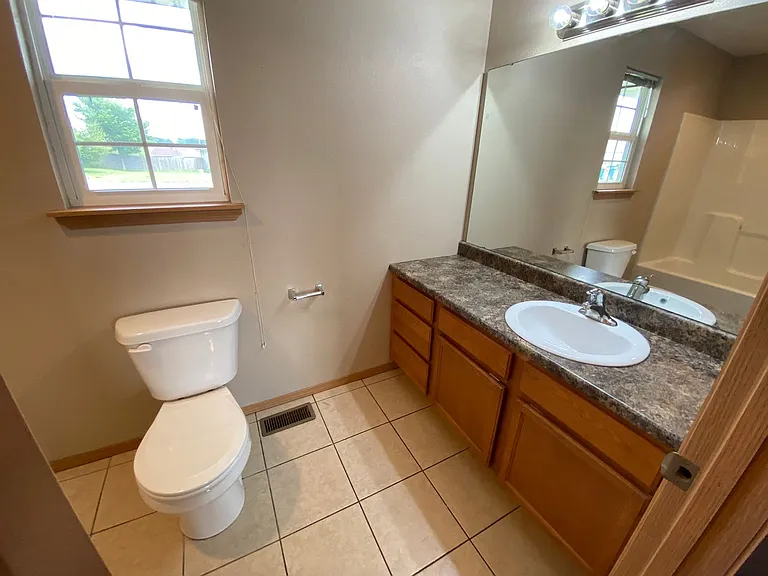 203 N Christopher Ln — Photo 8