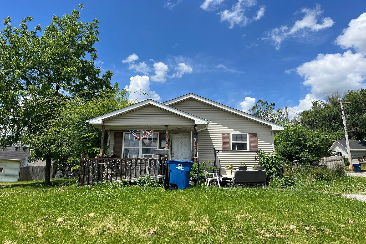 800 Maple Ave photo 1