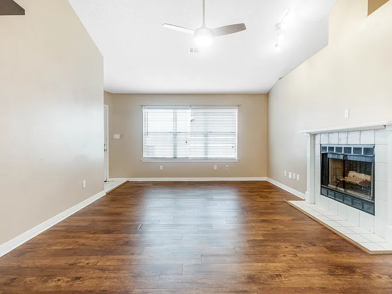 2060 Cambridge Cir — Photo 6