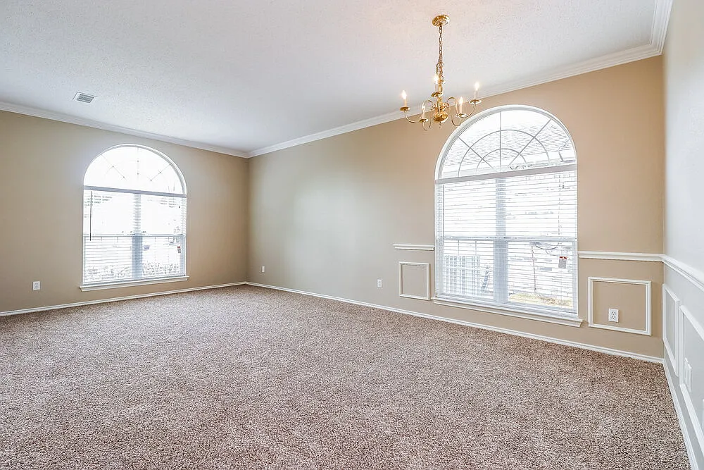 4 bed, 2.0 bath, 2049 sqft, $2,490 — Photo 4