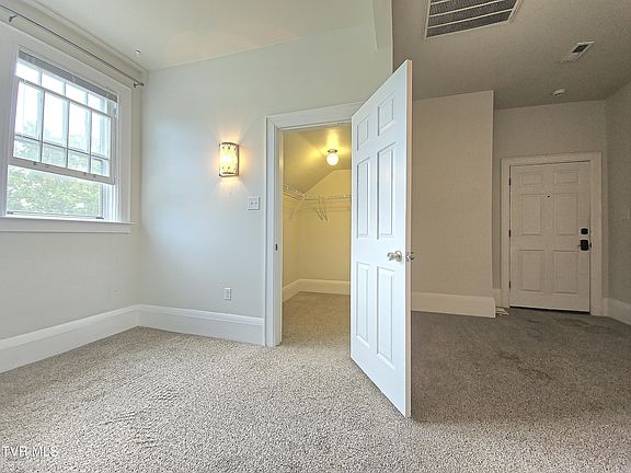 5th image of 924 Maryland Ave #A