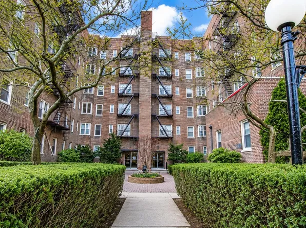 84-49 168th Street #2V, Jamaica Hills, NY 11432