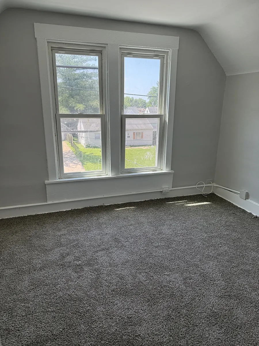 Building Photo - 715 W Brons Ave #1