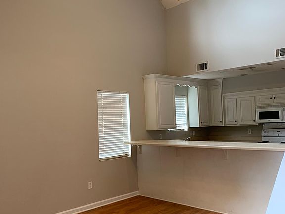 5th image of 210 S 15th St