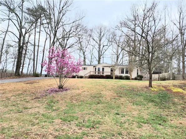 105 Montague Ln, Liberty, SC 29657