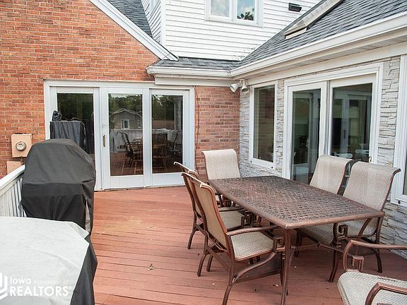 3rd image of 5 Raynan Dr