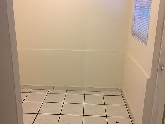 5th image of 413 SW 14th St