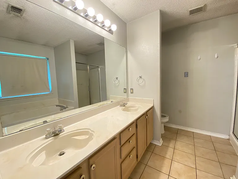 224 Los Angeles Dr — Photo 12