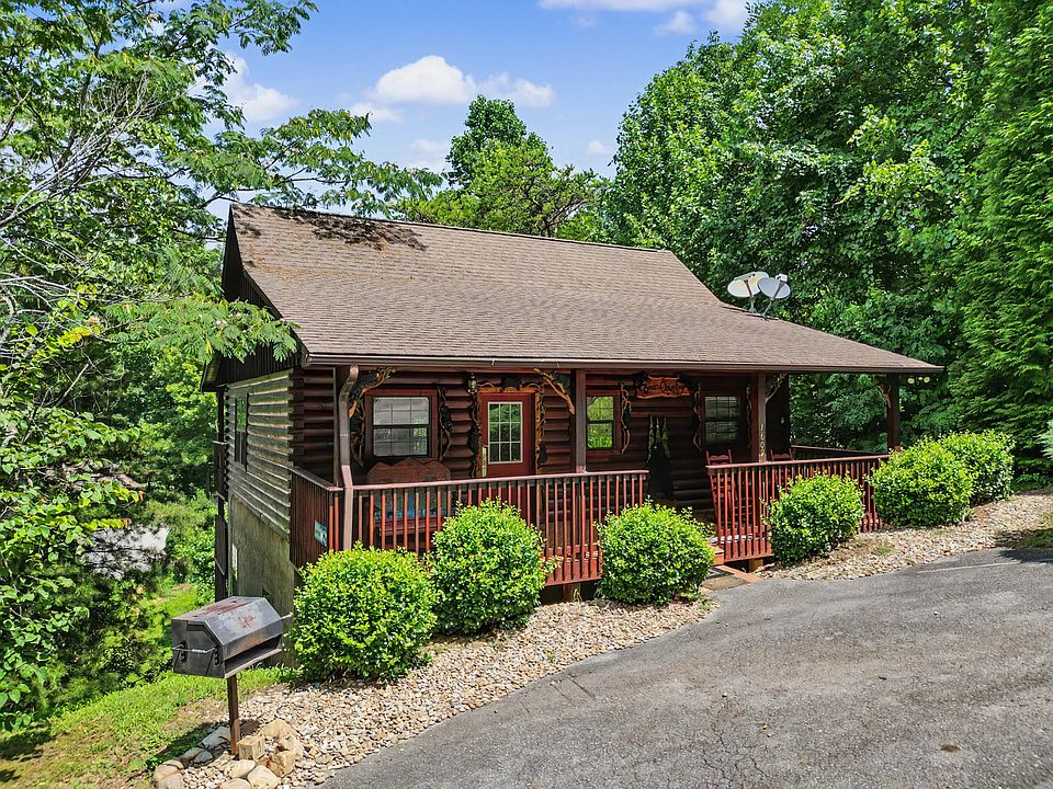 1st image of 1609 Pinewood Way