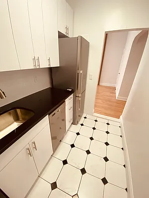 Rented by Metropolis Real Estate of Manhattan | media 7