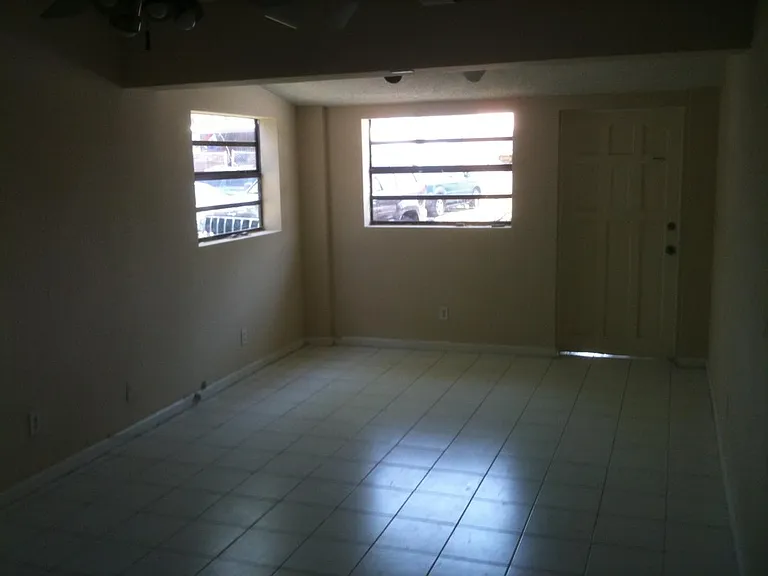 2105 Monroe Ter — Photo 10