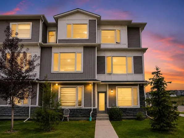 241 W Saddlepeace Cres NE, Calgary, AB T3J 2J2