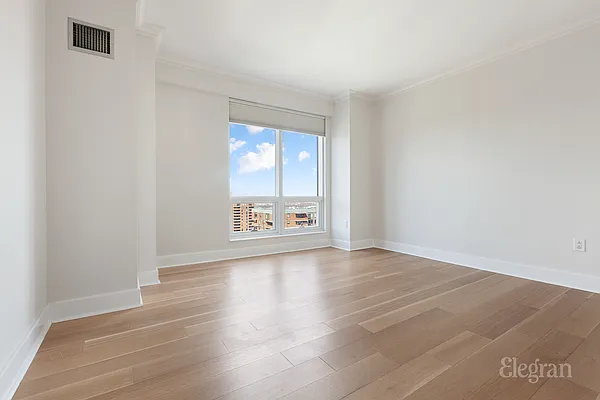 Sold by Elegran | media 9