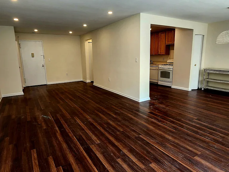 860 E Broadway #5B — Photo 4