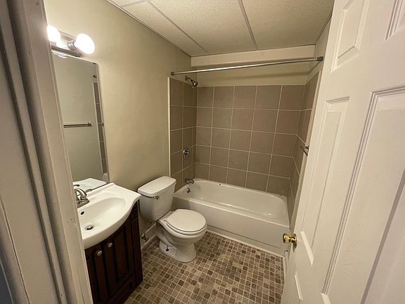 3rd image of 271 Kalmia Ave APT 2