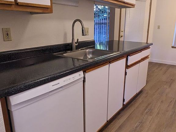 5th image of 4004 SW Beaverton Hillsdale Hwy #4036