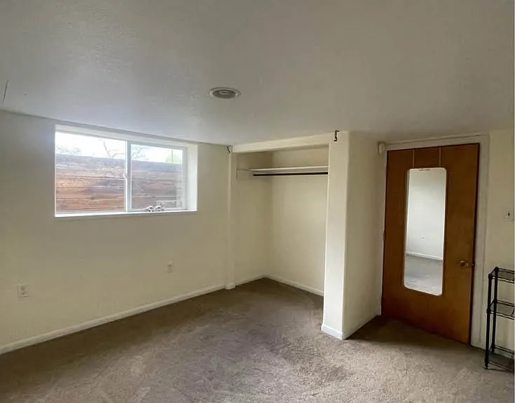 2049 Yarmouth Ave — Photo 4