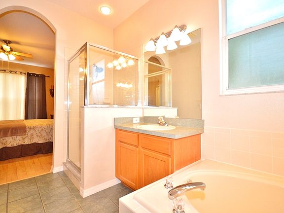 5th image of 809 Bayou View Dr