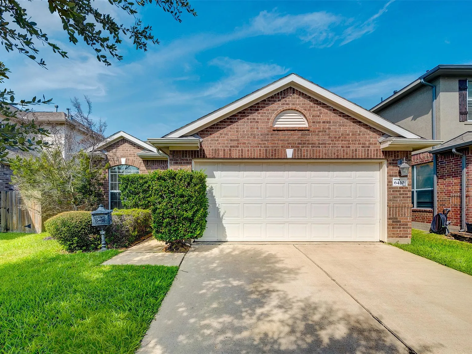 3 bed, 2.0 bath, 1568 sqft, $1,995 — Photo 2