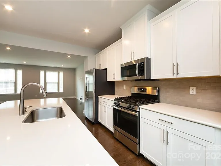1736 Town Oak Ln — Photo 3