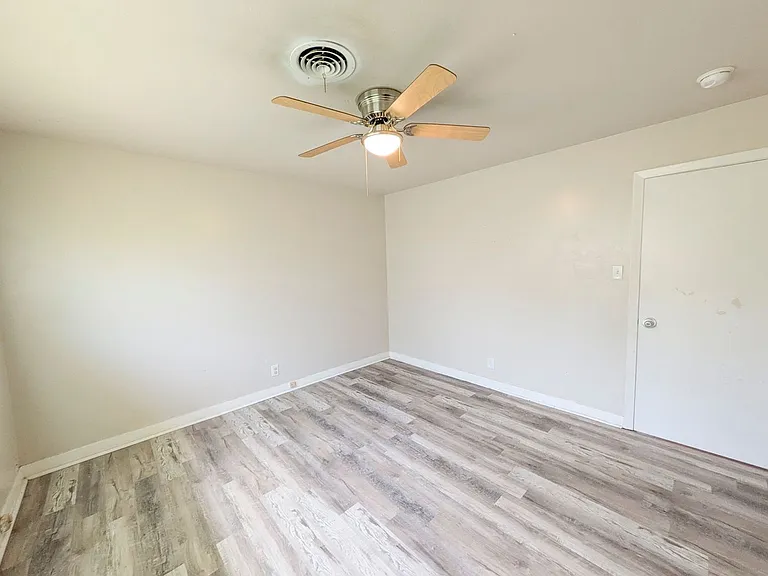 1907 Link Ave — Photo 17