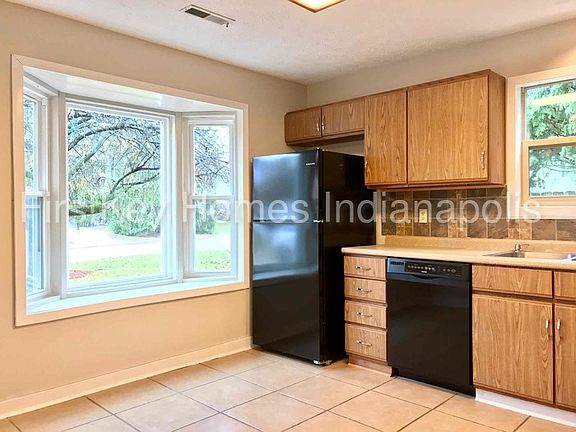 3rd image of 8124 Pocket Hollow Ct