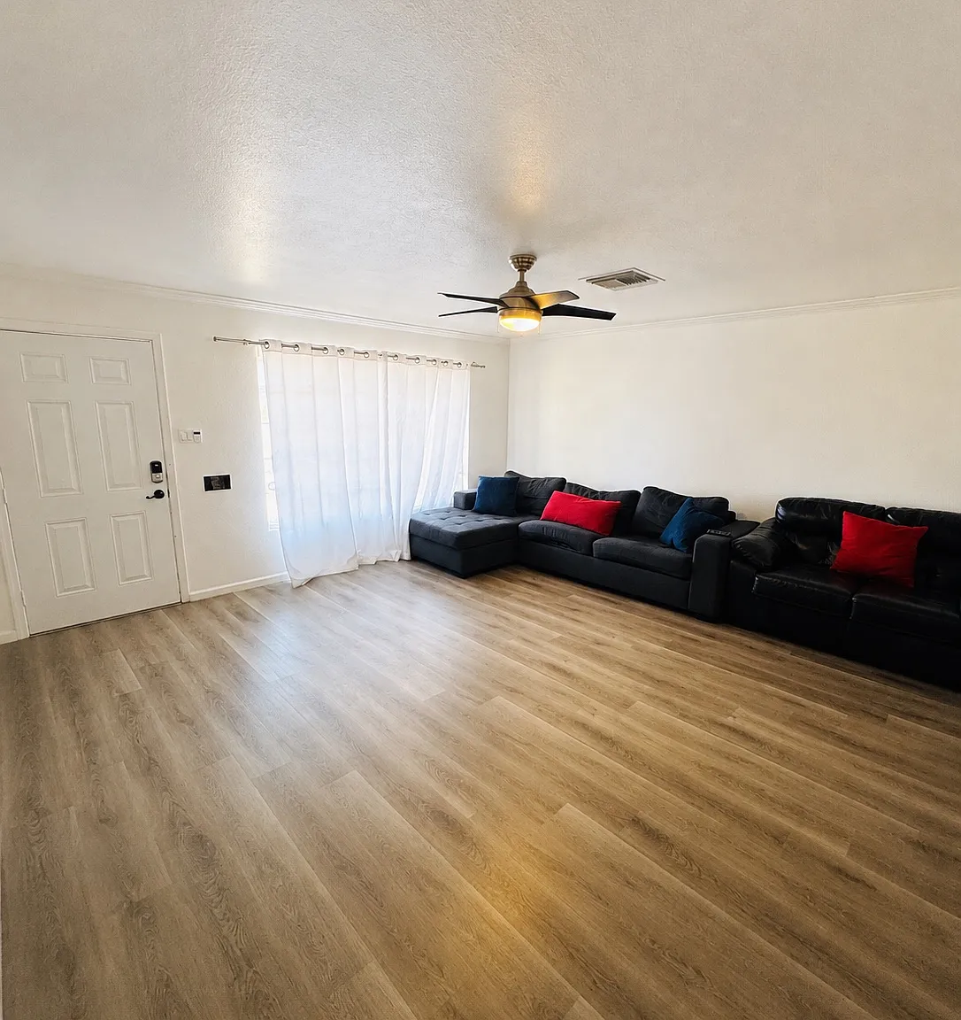 3 bed, 1906 sqft, $3,200 — Photo 4