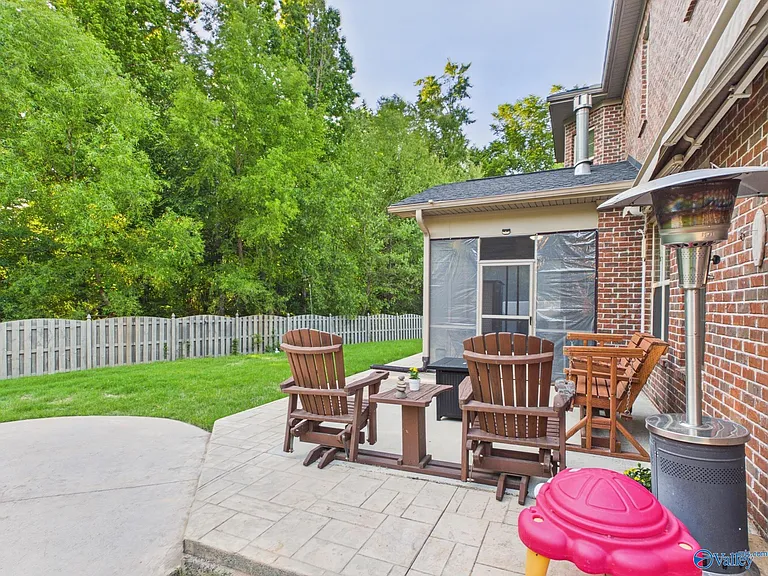 148 Kelso Blvd — Photo 44