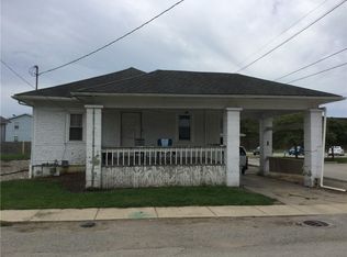 710 Grant Ave, Charleston, IL 61920