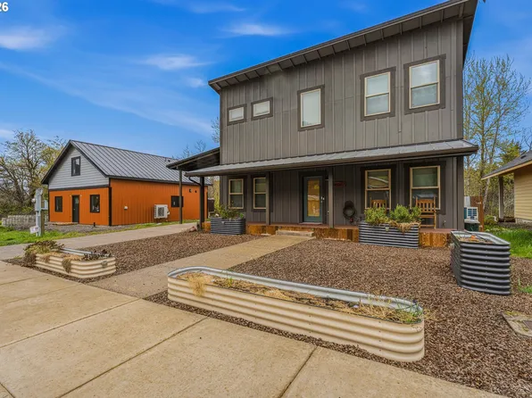 48367 Roaring Rapids Way, Oakridge, OR 97463