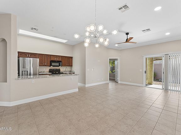 5th image of 2220 E Clubhouse Dr