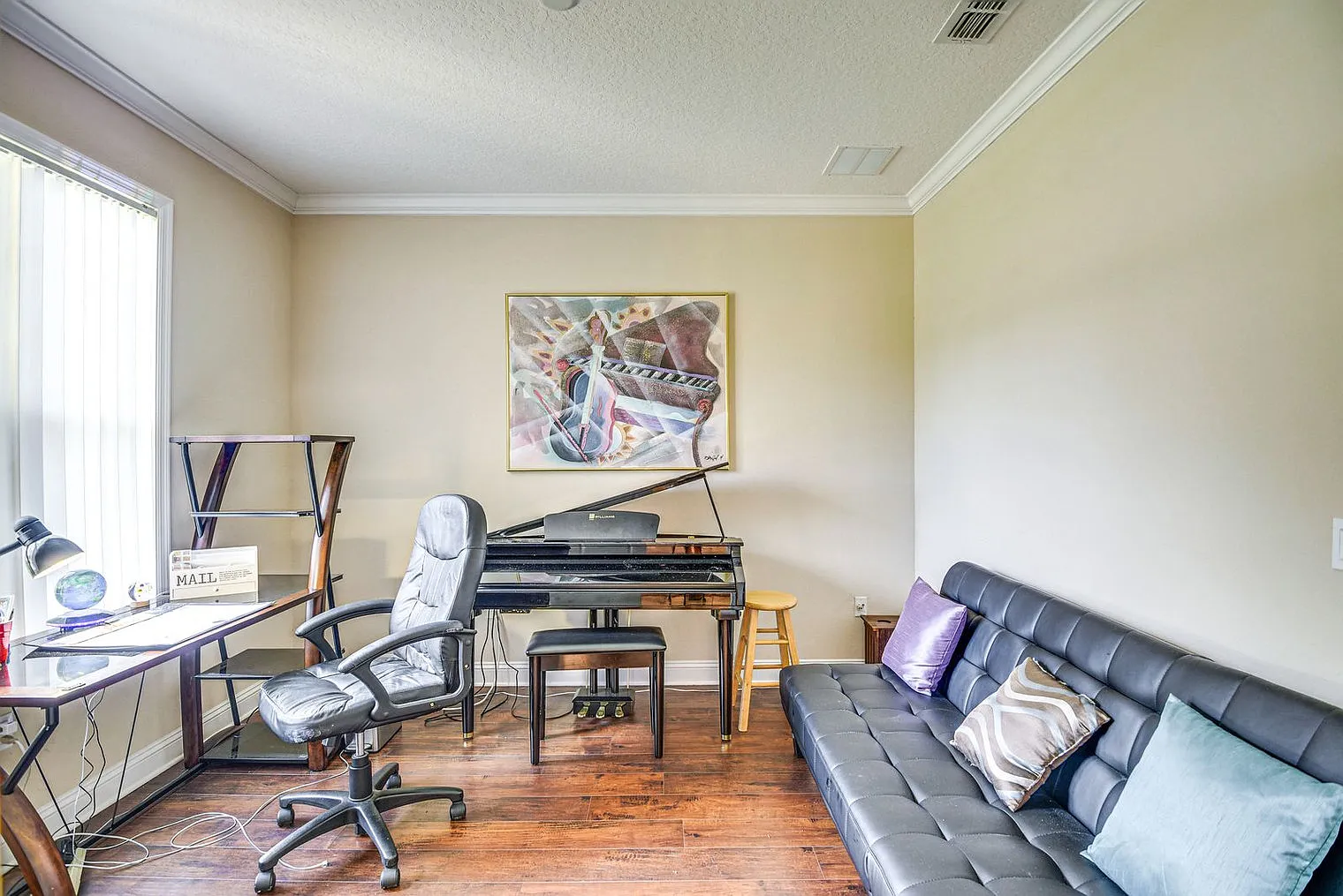 4 bed, 3.0 bath, 2335 sqft, $5,709 — Photo 3