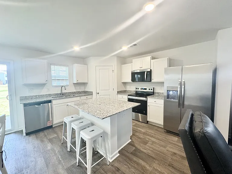 551 Seaborn Cir — Photo 10