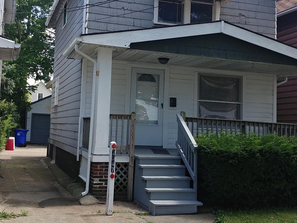 1st image of 2047 W 106th St