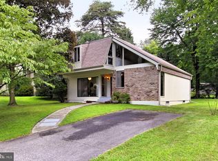 2411 Nottingham Dr, Falls Church, VA 22043