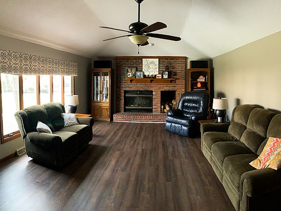 4th image of 50 Larsen Ln