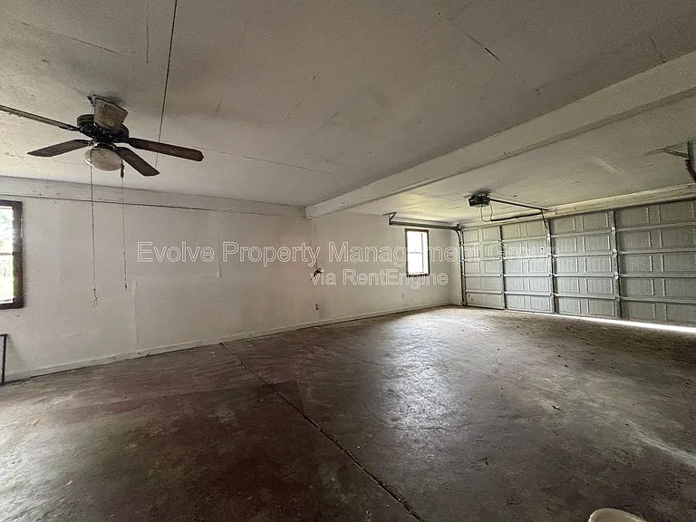 4268 Glenbrook St — Photo 6