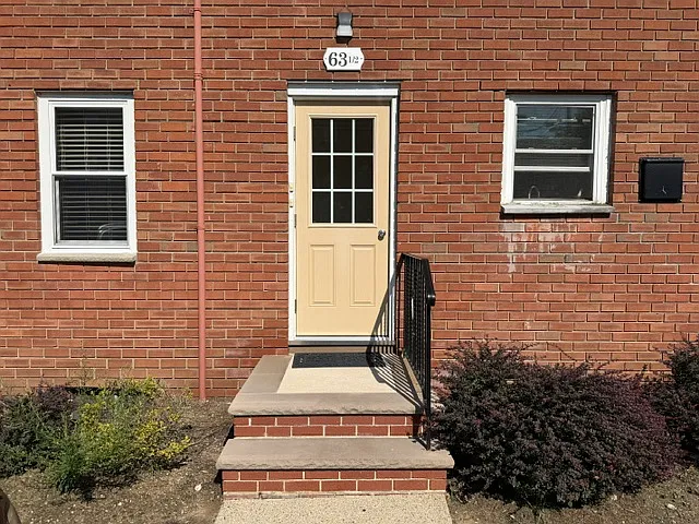 63 1/2 Knox Ter #1A — Photo 2