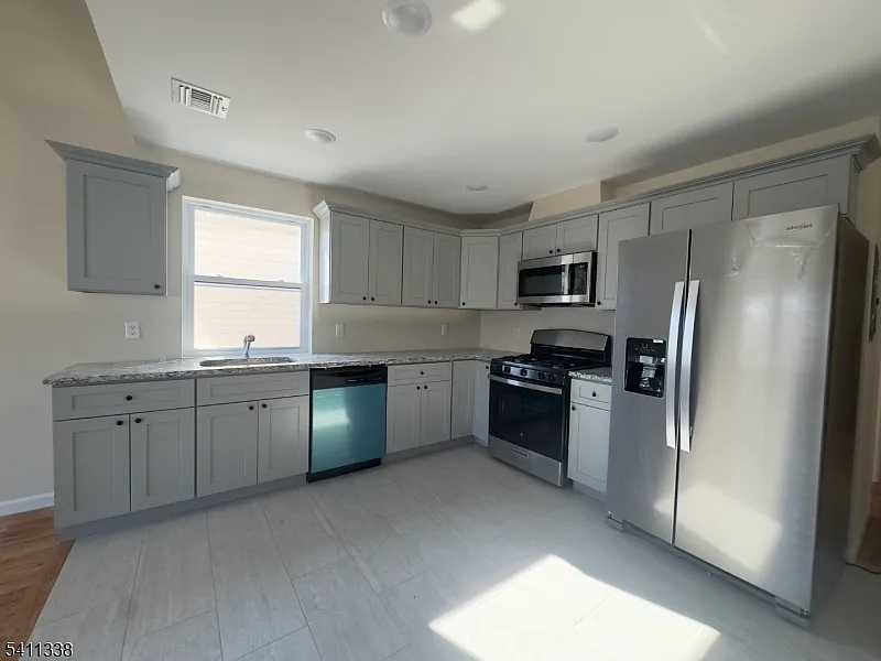 Building Photo - 487 S 18th St #2